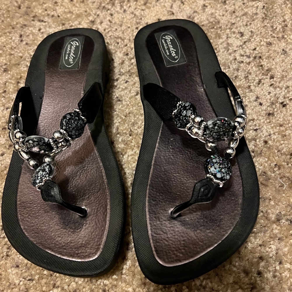 Women’s NWOT Size 10 Grandco Jeweled Sandals